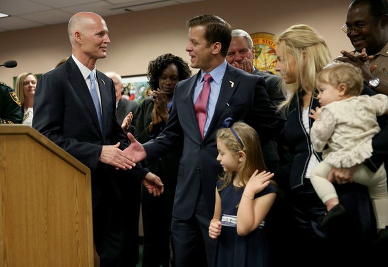 El gobernador de la Florida Rick Scott ha venido a Miami como parte de su campaña para la gobernación como lo hizo su contrincante Charlie Christ esta semana en el restaurante Versalles.