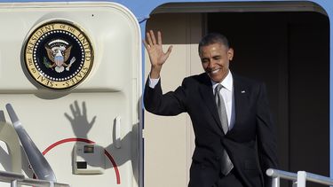 americateve | El presidente Barack Obama en el aeropuerto de Miami el viernes, 8 de noviembre del 2013.&para;   (Foto AP/Alan Diaz)