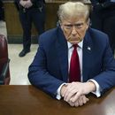 El expresidente Donald Trump espera el inicio de su proceso judicial en la corte penal de Manhattan, el 23 de abril de 2024, en Nueva York. (AP Foto/Yuki Iwamura, Pool, Archivo)