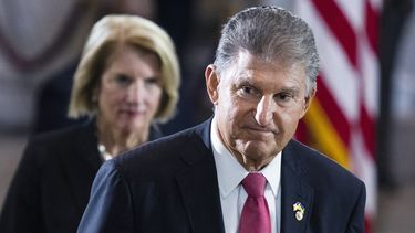 EEUU: Manchin busca poner pausa a proyecto presupuestario