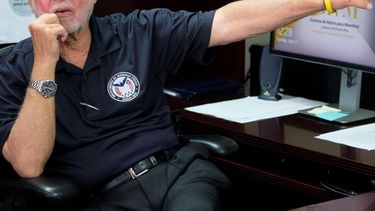 el sustituto de hector pesquera no cobrara el mismo salario