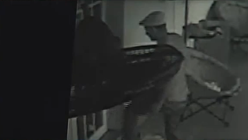 Esta noche prosigue la operación sobre venta ilegal de drogas y juegos de apuestas en un bar del noroeste de Miami.