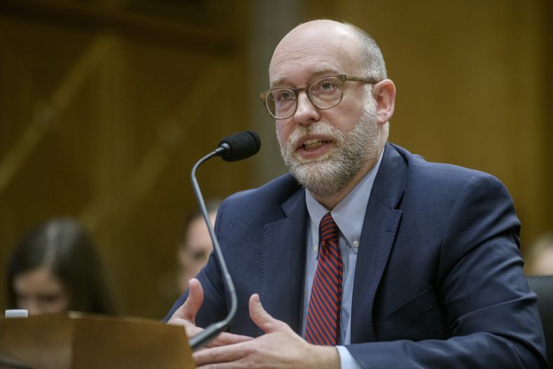 Russell Vought, el nominado del presidente electo Donald Trump para dirigir la Oficina de Administración y Presupuesto de la Casa Blanca, durante una audiencia de confirmación en el Capitolio, el miércoles 15 de enero de 2025, en Washington. (AP Foto/Rod Lamkey, Jr.)