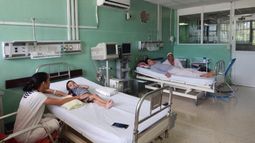 radioterapia en cuba: denuncian cobros informales de hasta 70 mil pesos (3 mil $) por tratamiento oncologico