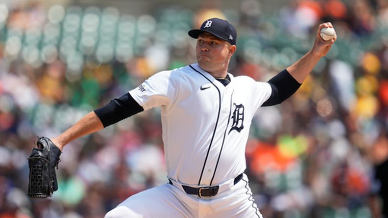 El lanzador de los Tigres de Detroit, Tarik Skubal, lanza contra los Orioles de Baltimore durante la primera entrada de un partido de béisbol el miércoles 29 de julio de 2026, en Detroit. (Foto AP/Paul Sancya)