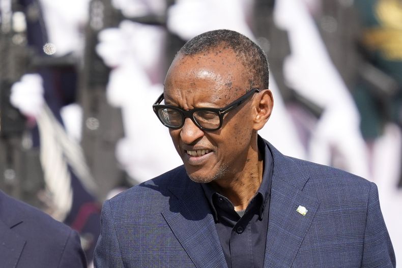 El presidente ruandés Paul Kagame llega a Seúl, Corea del Sur, para una cumbre el 2 de junio del 2024. (AP foto/Lee Jin-man)