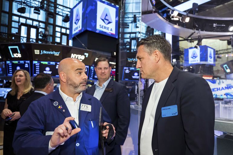 Wall Street oscila en apertura