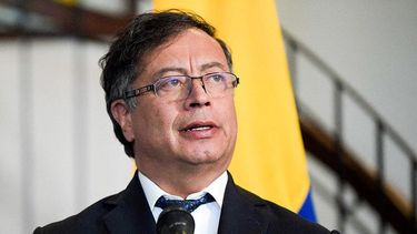 petro asume como primer presidente de izquierda de colombia este #7ago