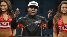 mayweather recibe su cheque por 100 millones