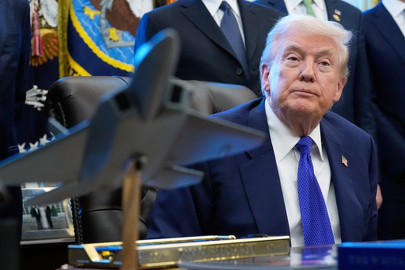 El presidente Donald Trump durante un evento en el Despacho Oval de la Casa Blanca, el lunes 2 de febrero de 2026, en Washington. (AP Foto/Alex Brandon)
