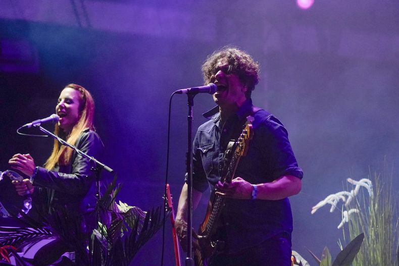 Russell Pritchard, bajista de Noel Gallaghers High Flying Birds, durante su concierto en el festival Corona Capital en la Ciudad de México, el domingo 19 de noviembre de 2023. (Foto AP/Aurea Del Rosario)