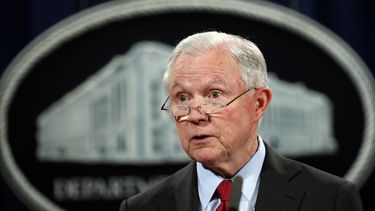 Interrogan a Sessions en pesquisa sobre Rusia. ¿Sigue Trump?