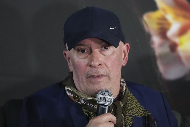 El director Jacques Audiard da una conferencia de prensa para promover la película Emilia Pérez en la Ciudad de México, el miércoles 15 de enero de 2025. (AP Photo/Eduardo Verdugo)