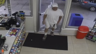 policia de hollywood busca a un hombre que asalto dos negocios armado con un cuchillo