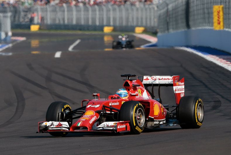 El piloto de Ferrari Fernando Alonso durante el Gran Premio de Rusia de F1 en sochi el 12 de octubre del 2014. Alonso se ir&aacute;  de Ferrari al t&eacute;rmino de la temporada porque quiere volver a ganar, seg&uacute;n revel&oacute; el expresidente de l
