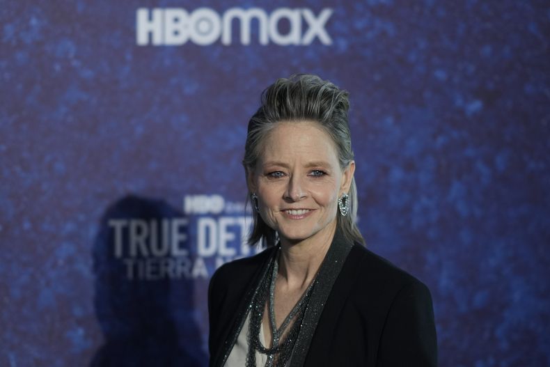 Jodie Foster asiste a la alfombra roja de la serie de HBO True Detective: Night Country, en la Ciudad de México el jueves 11 de enero de 2024. (Foto AP/Eduardo Verdugo)
