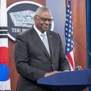 El secretario de Defensa, Lloyd Austin, sonríe en una conferencia de prensa conjunta con el ministro de Defensa de Corea del Sur, Kim Yong Hyun, en el Pentágono, el miércoles 30 de octubre de 2024, en Washington. (AP Foto/Kevin Wolf)