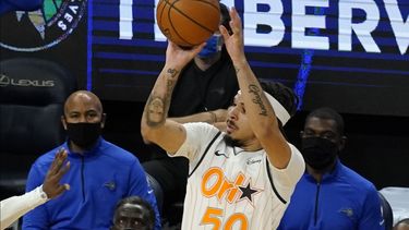 Anthony logra triple agónico; Magic supera a Wolves