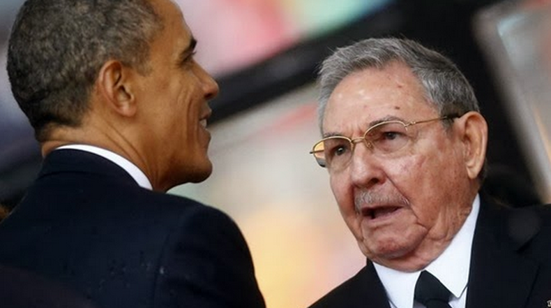 El controversial apretón de mano entre el presidente Barack Obama y Raúl Castro ha dado de qué hablar en Miami y en Washington.