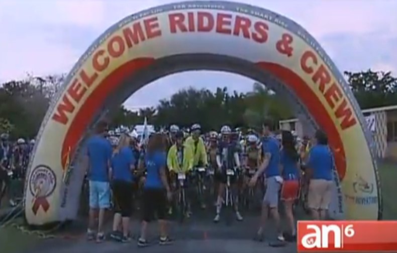 Cientos de ciclistas están empeñados en recaudar un millón de dólares a beneficio de los enfermos de SIDA.