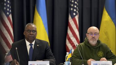 Líderes de Defensa abordan discordia sobre tanques para Kiev