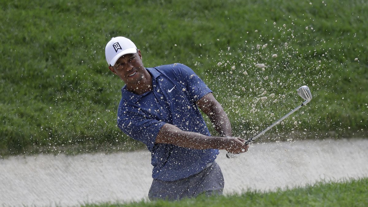 Con gran cierre, Woods pasa el corte en el Memorial