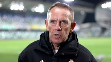 DT de Irlanda del Norte dice que mujeres son emocionales