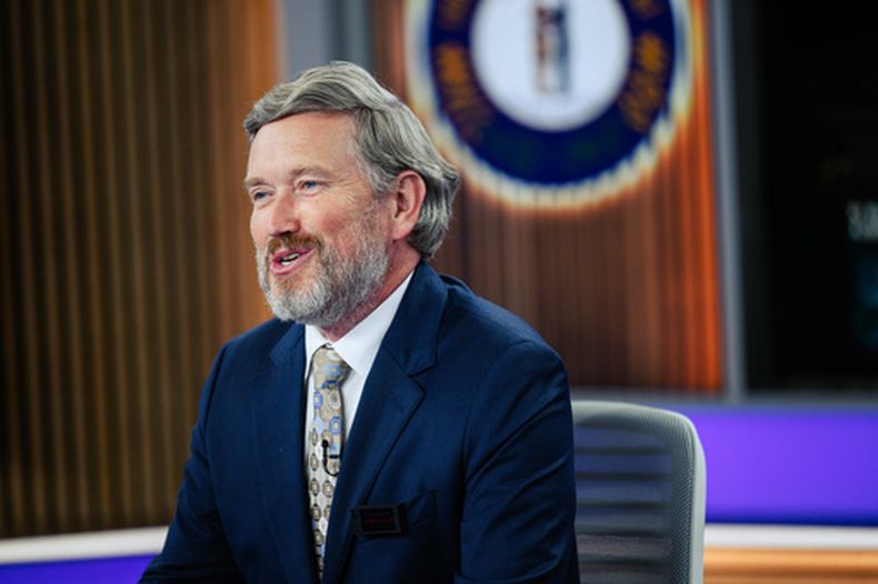El legislador Thomas Massie, republicano de Kentucky, de un debate de la Televisión Educativa de Kentucky (KET), el lunes 4 de mayo de 2026 en Lexington, Kentucky (AP Foto/Jon Cherry)
