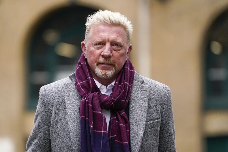 ARCHIVO - El extenista alemán Boris Becker llega a una corte en Londres el viernes 8 de abril de 2022 (AP Foto/Alberto Pezzali, archivo)