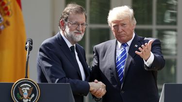 donald trump recibe en la casa blanca al presidente espanol, mariano rajoy