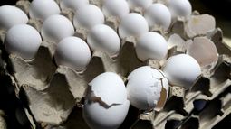 Unos huevos en el restaurante 5 Rabanitos en Chicago el 16 de febrero del 2025. (AP foto/Nam Y. Huh)