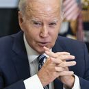 ARCHIVO – El presidente Joe Biden habla en una reunión sobre el combate al fentanilo en la Sala Roosevelt de la Casa Blanca, el 21 de noviembre de 2023, en Washington. (AP Foto/Evan Vucci, Archivo)