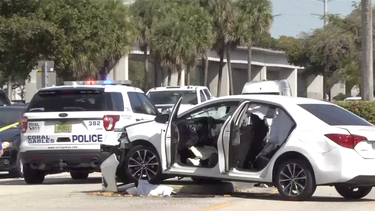 dos heridos graves en aparatoso choque entre dos toyotas en coral gables
