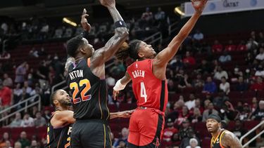 Rockets se aprovechan del mal momento de los Suns para ganar