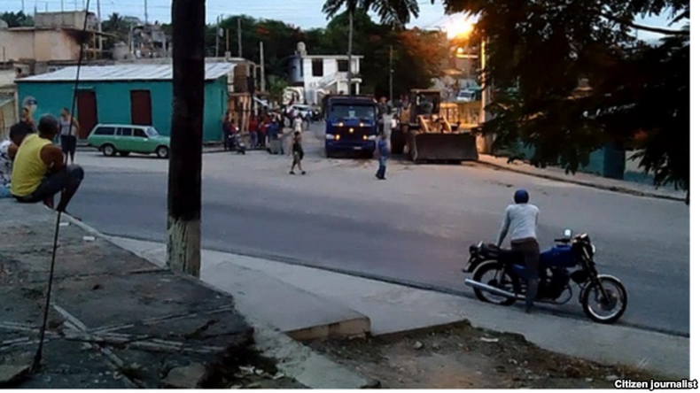 El kiosco era atendido por activistas de UNPACU.