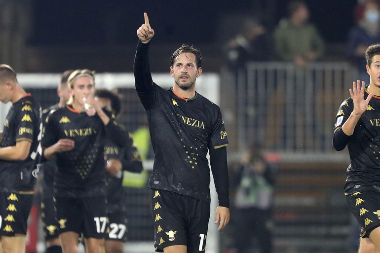 Venezia vence 1-0 a Fiorentina para primer triunfo en casa