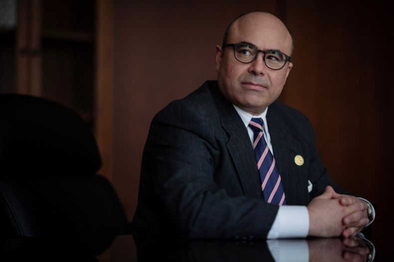 El fiscal federal Andrew Boutros en el Tribunal Federal Dirksen, el viernes 3 de abril de 2026, en Chicago. (E. Jason Wambsgans/Chicago Tribune vía AP)