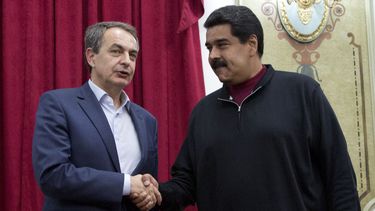 Maduro se reúne con ex presidentes invitados para elección