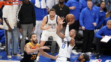 Brunson mete 41 y Mavericks igualan la serie ante Utah