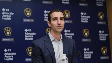 Renuncia presidente de operaciones deportivas de Cerveceros