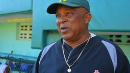 suspenden a alfonso urquiola, director del equipo de pinar del rio y actual campeon de la serie nacional
