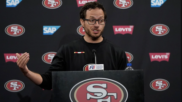 los dolphins contratan al coordinador ofensivo de los 49ers, mike mcdaniel, como nuevo entrenador