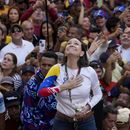 La líder opositora venezolana María Corina Machado habla ante sus seguidores durante una protesta contra el presidente, Nicolás Maduro, en Caracas, Venezuela, el 9 de enero de 2025, en la víspera de su toma de posesión para un tercer mandato. (AP Foto/Ariana Cubillos)