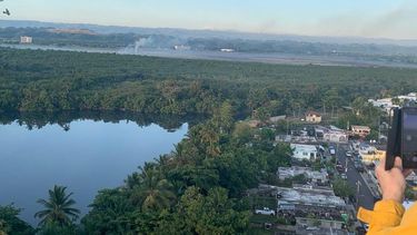 bomberos forestales buscaran llegar a pie a apagar los focos que quedan del fuego en toa baja