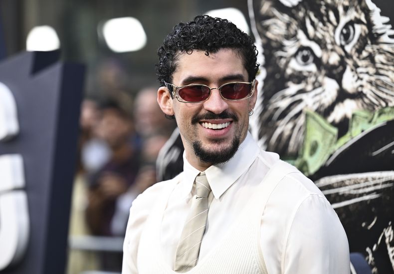 ARCHIVO - Benito Antonio Martínez Ocasio, también conocido como Bad Bunny, asiste al estreno de Caught Stealing el 26 de agosto de 2025 en Nueva York. (Foto Evan Agostini/Invision/AP, archivo)