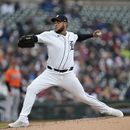 El pítcher venezolano Eduardo Rodriguez de los Tigres de Detroit lanza ante los Orioles de Baltimore en la quinta entrada el sábado 29 de abril del 2023. (AP Foto/Paul Sancya)