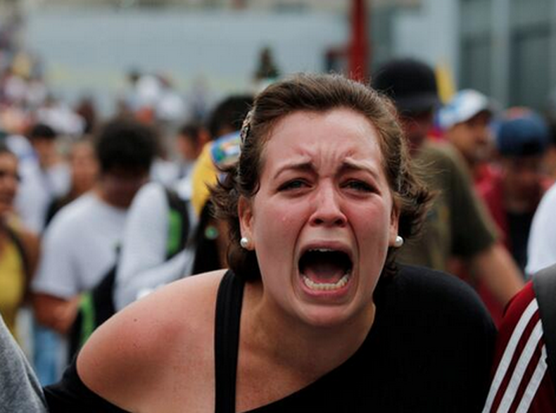 Otro estudiante es asesinado tras recibir un tiro en la cabeza en Venezuela país que vuelve a ser protagonista de manifestaciones al cumplirse un mes de las movilizaciones masivas en las calles  contra el régimen de maduro. Luis Alfonso Fernández nos pres