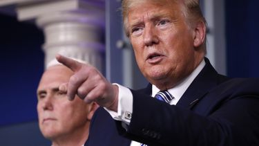 Trump ordena suspender pagos a OMS