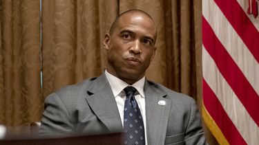 el exjugador de la nfl scott turner es confirmado para liderar vivienda y desarrollo urban