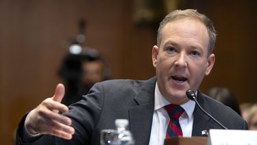 El exrepresentante republicano Lee Zeldin, elegido por el presidente Donald Trump para encabezar la Agencia de Protección Ambiental, habla ante la Comisión Ambiental y de Servicios Públicos del Senado en el Capitolio, el jueves 16 de enero de 2025, en Washington. (AP Foto/Mark Schiefelbein)